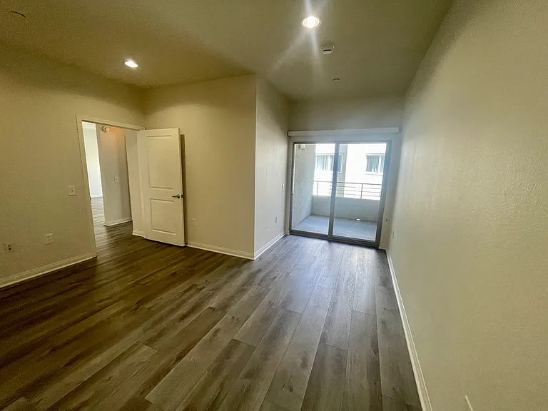 5842 Harold Way #202 — Photo 13