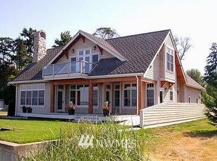 7298 Mill Beach Ln, Clinton, WA 98236