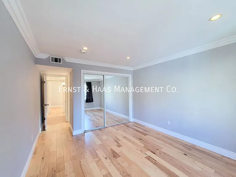 421 W 6th St #103 — Photo 19
