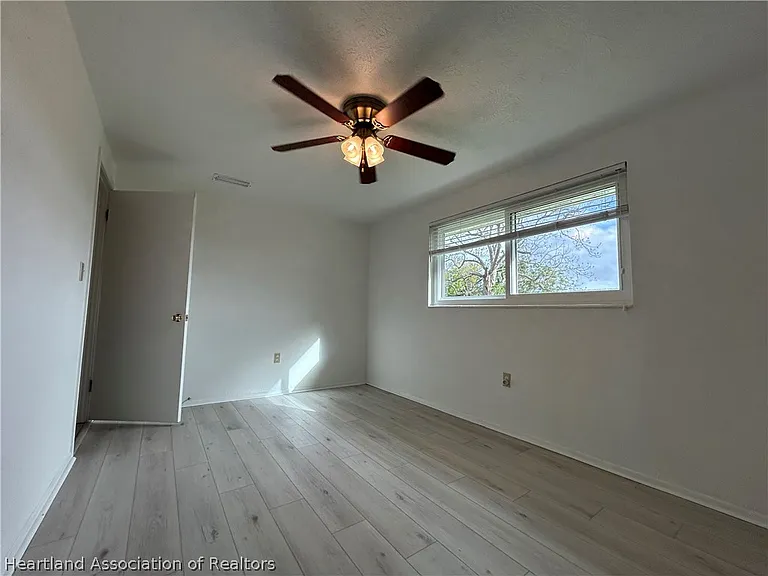 1150 Rialto Ave — Photo 23
