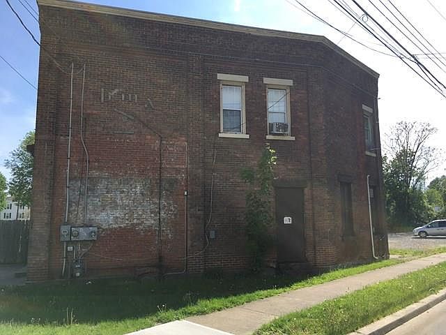 2nd image of 400 Broadway St