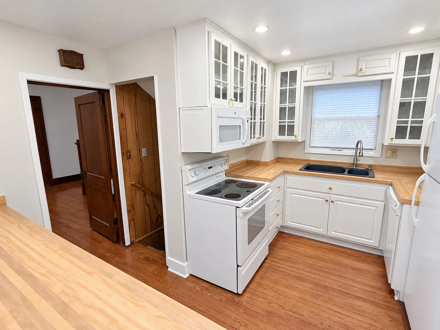 3 bed, 2000 sqft, $2,550 — Photo 4