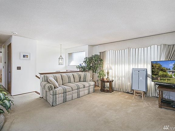 5th image of 4727 183rd Pl SW