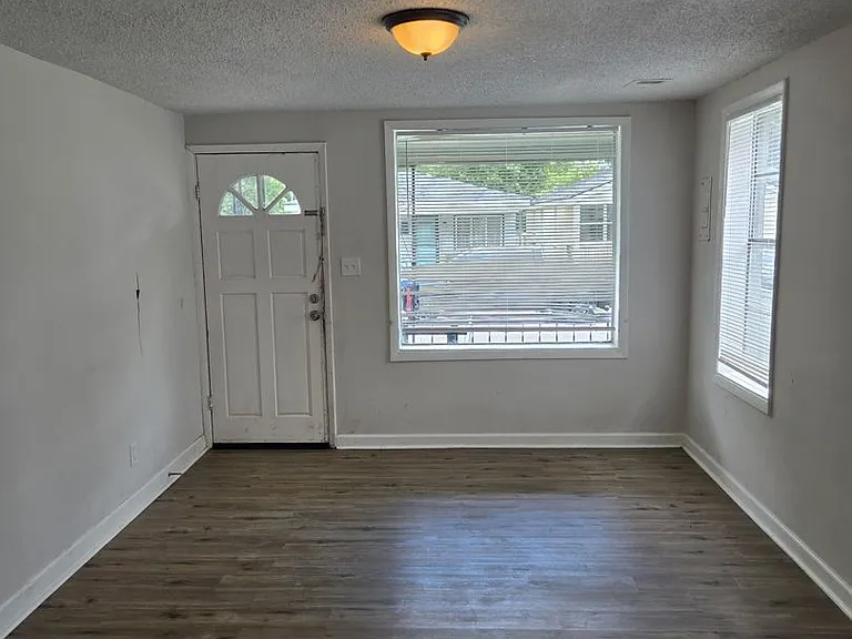 209 Baker St — Photo 9