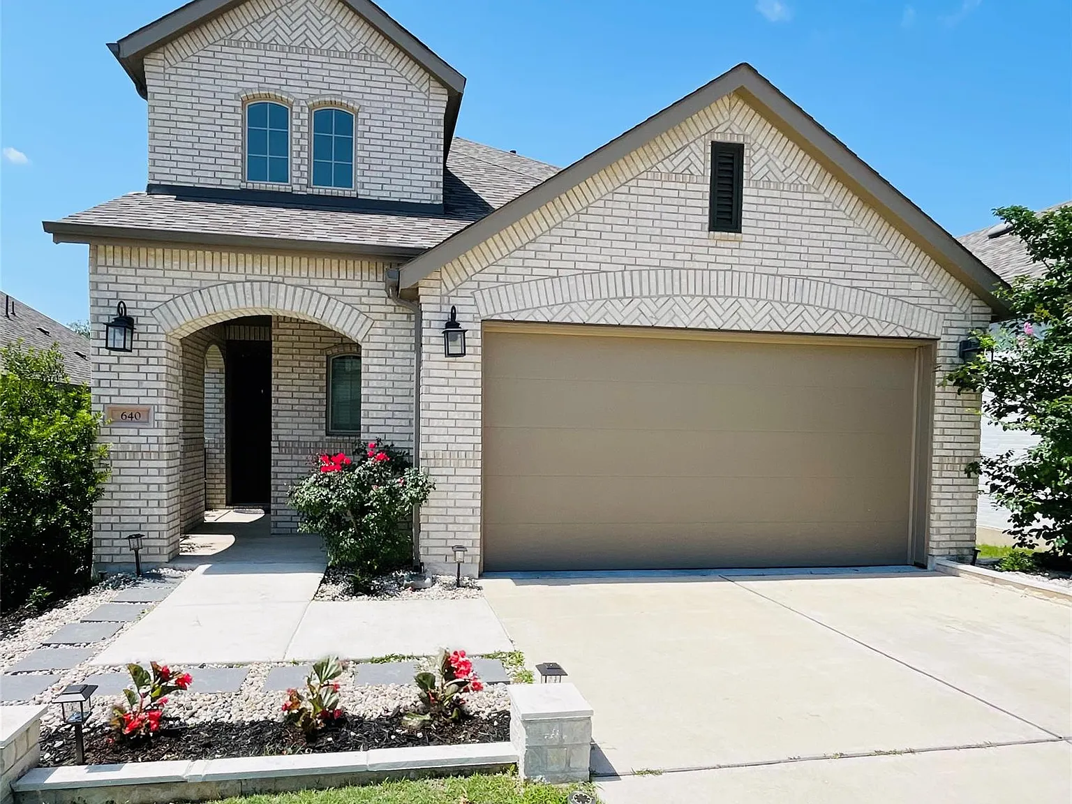 3 bed, 2.5 bath, 2356 sqft, $2,800 — Photo 1
