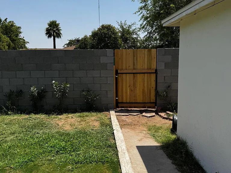 801 W Earll Dr — Photo 34