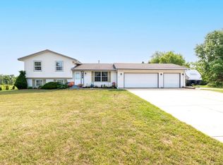 2895 Farview Dr, Richfield, WI 53076