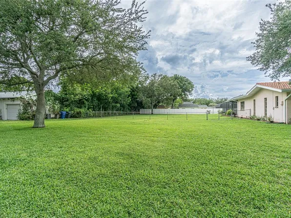 12454 138th St N #6, Largo, FL 33774