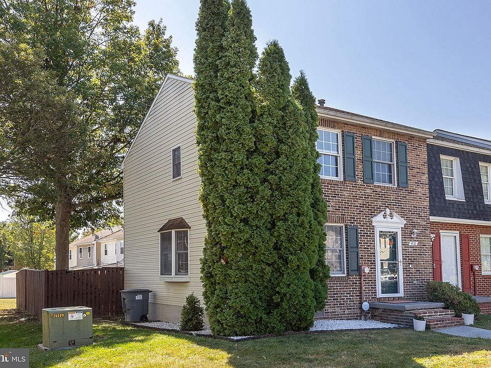 1st image of 418 Surrey Club Ln