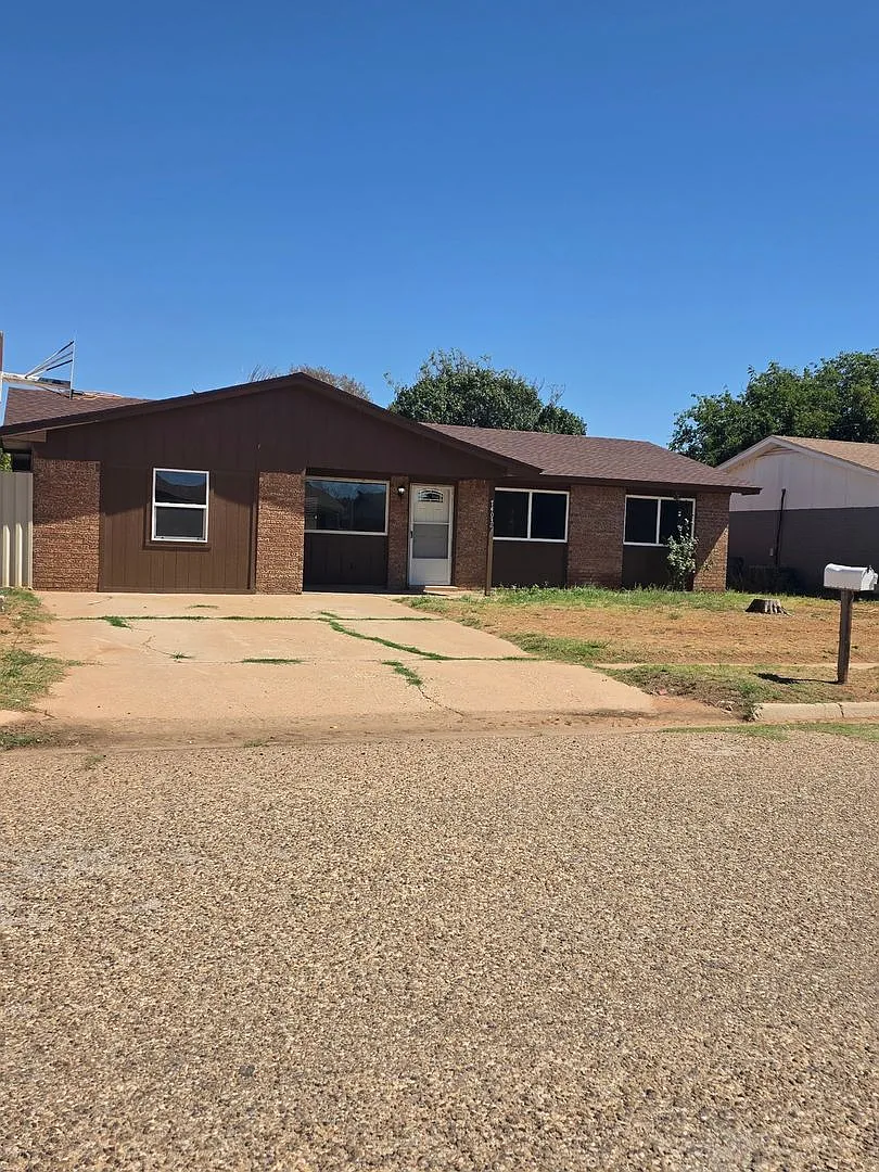 4 Bedroom Home — Photo 1