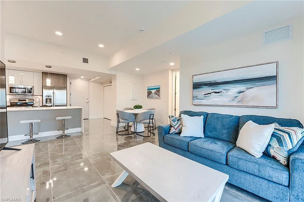 2 bed, 2.0 bath, 986 sqft, $2,400 — Photo 1