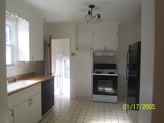 3rd image of 90 Redfern Dr