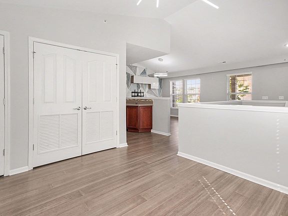 5th image of 27909 Hopkins Dr