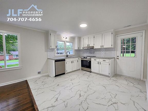 5th image of 218 Hartman St