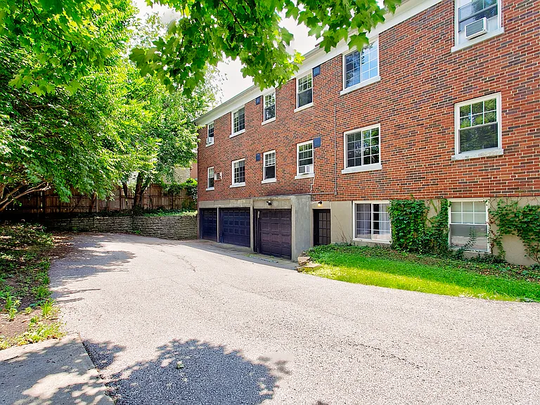 2820 Griffiths Ave #4 — Photo 2