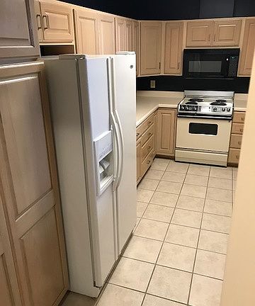 3rd image of 1 Towers Park Ln APT 817