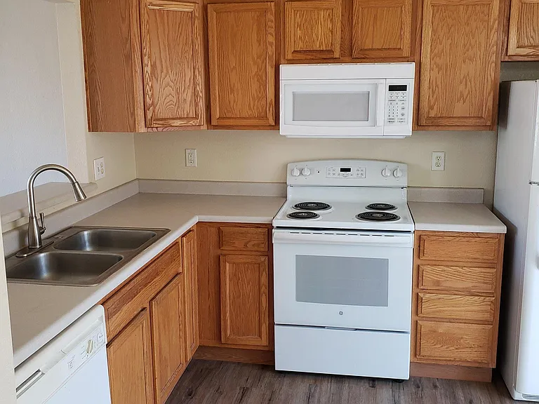 1758 Eagle St #F — Photo 32