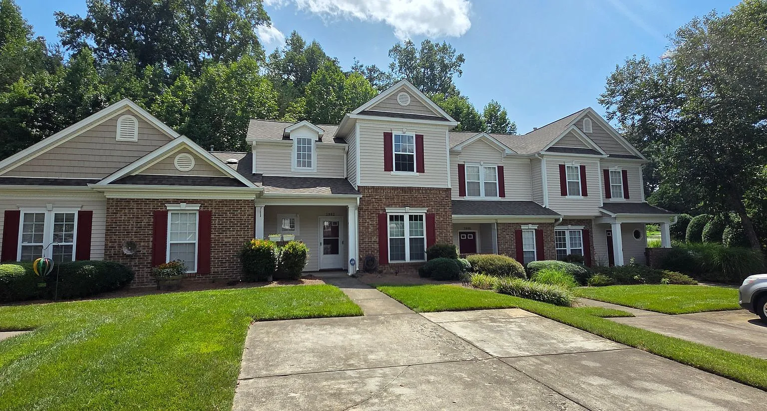 Great townhome convenient to shopping, schools and highway — Photo 2