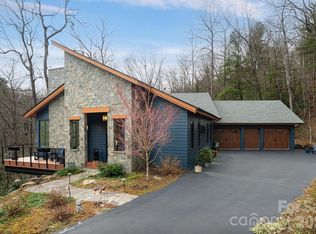 208 Glenroy Ct, Flat Rock, NC 28731