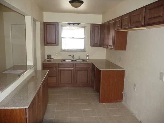 Kitchen, Black appliances have been installed