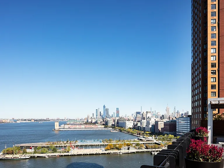 400 Chambers St #15C — Photo 16