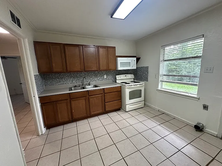265 Fannin St — Photo 6