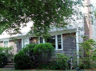 4 Clover Ln, Barrington, RI 02806