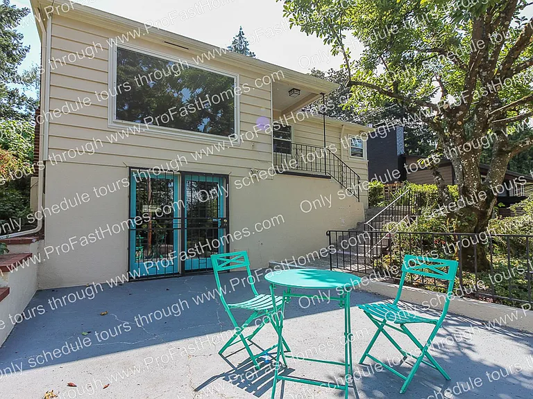 616 SW Moss St — Photo 8