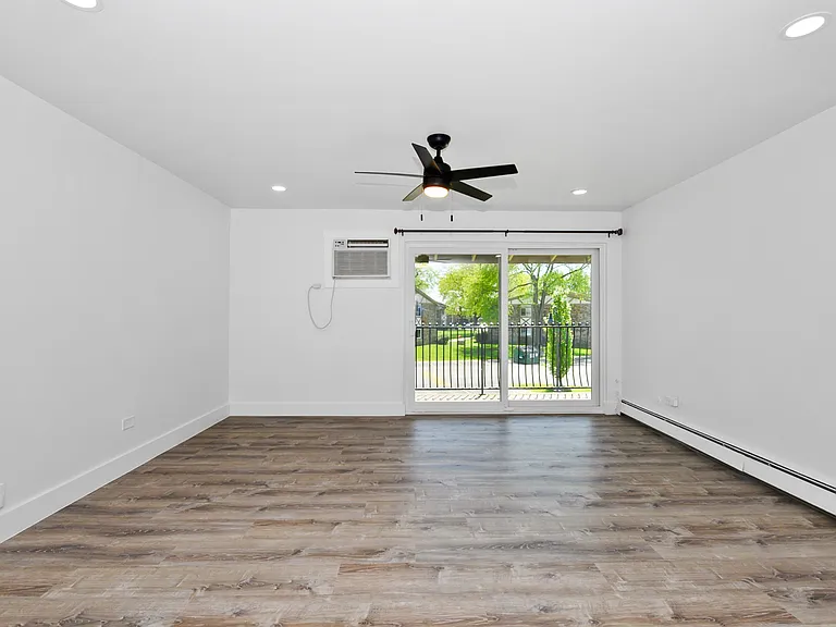 16W540 Lake Dr #9A-201 — Photo 4