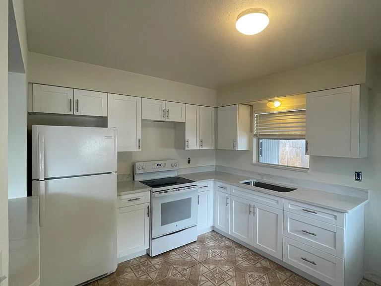 403 S Orion Ave — Photo 5