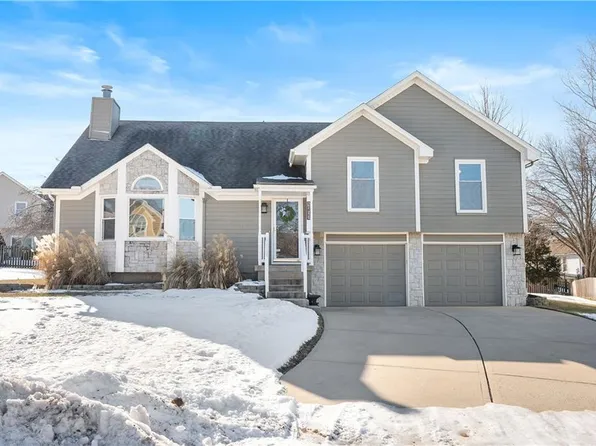 1209 NE Golden Ct, Lees Summit, MO 64064