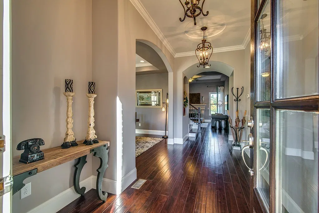 5 bed, 4.5 bath, 4475 sqft, $6,000 — Photo 1