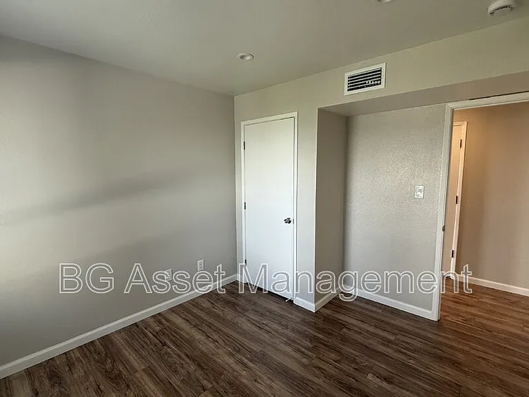 50 Frey Pl #4 — Photo 7