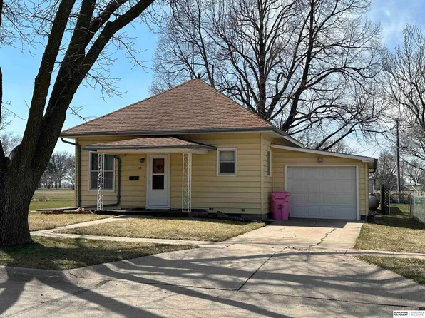 412 S Madison St, Brainard, NE 68626