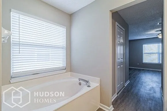 2535 Coachman Lakes Dr — Photo 13