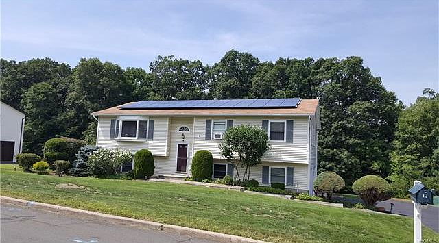 1st image of 12 Ivy Ln