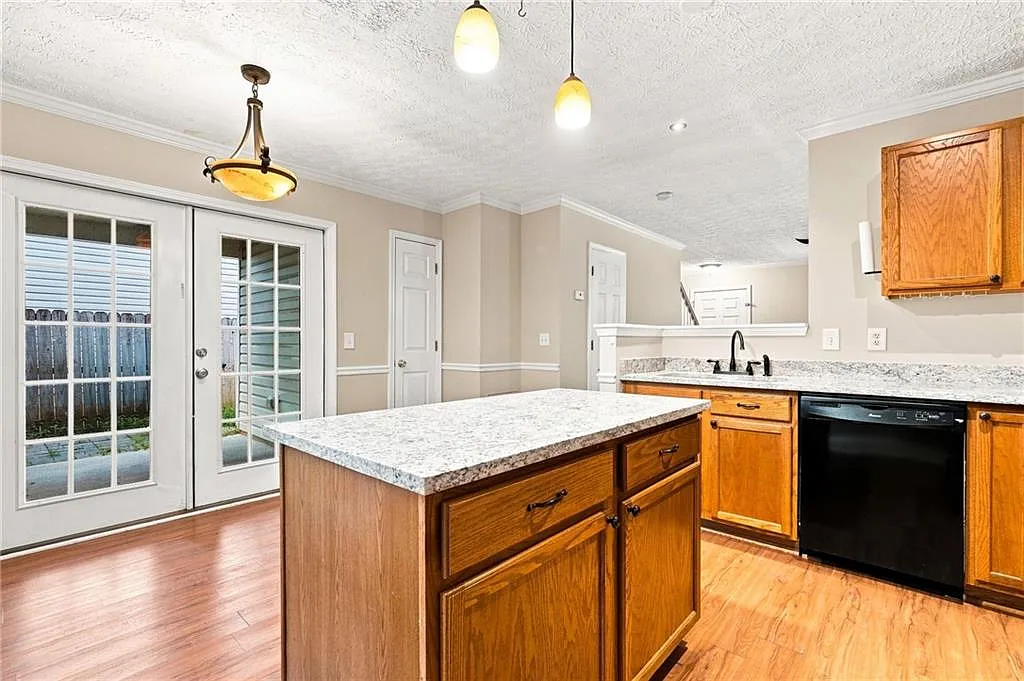 3 bed, 2.5 bath, 1260 sqft, $1,980 — Photo 4
