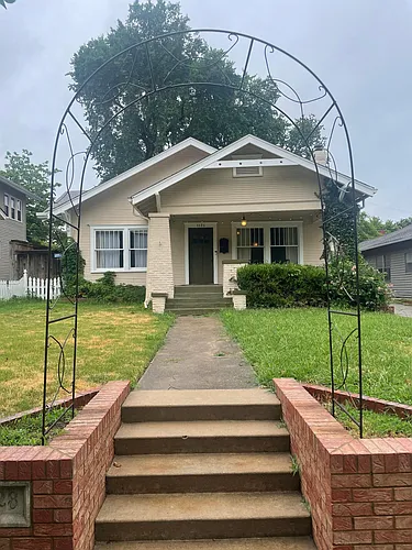 1128 S Newport Ave Photo 1
