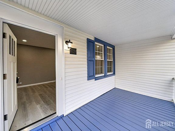 5th image of 184 Green St