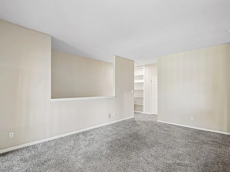 Chelsea Apartments — Photo 8