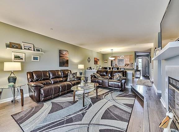 4th image of 9709 Emerald Point Dr Unit 7
