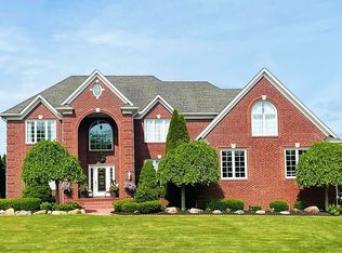 3838 Elk Dr, Rochester, MI 48306