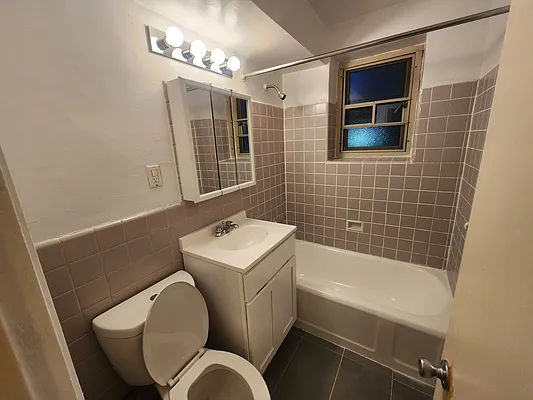 Rented by Queens Apartments Realty LLC | media 11