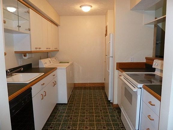 Kitchen/laundry