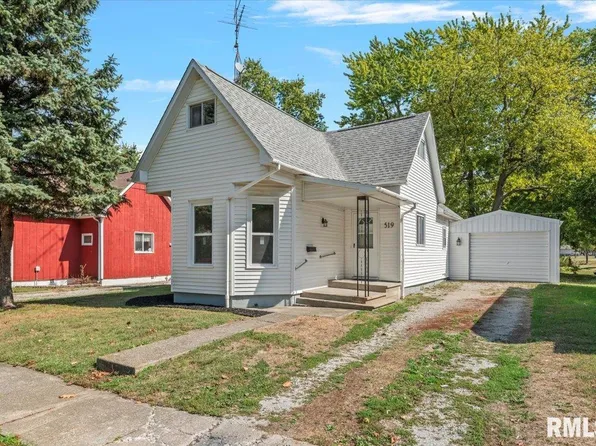 519 S Pine St, Nokomis, IL 62075