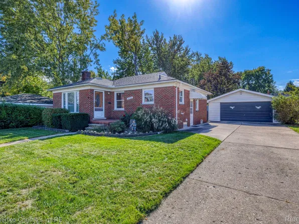 16320 Aurora Ave, Eastpointe, MI 48021