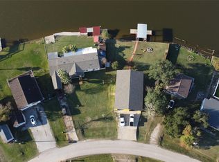627 Port Rd, Angleton, TX 77515