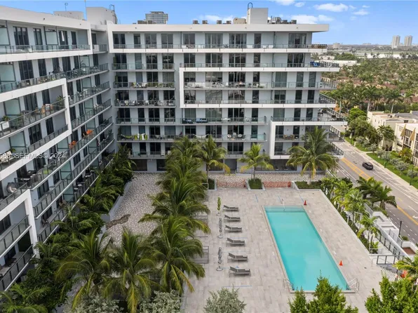 2960 NE 207th St, Miami, FL