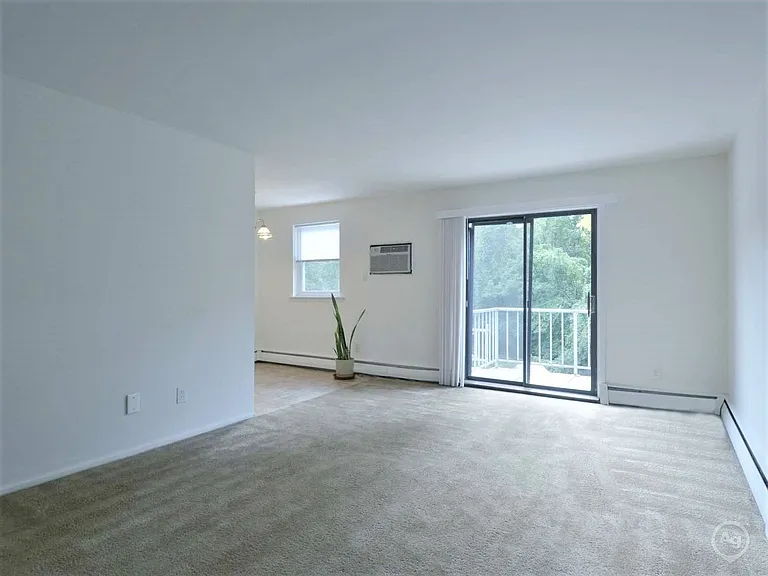 Ridgeway Court Apartments — Photo 29