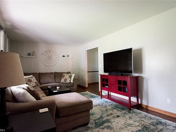 3rd image of 1051 Susan Ln